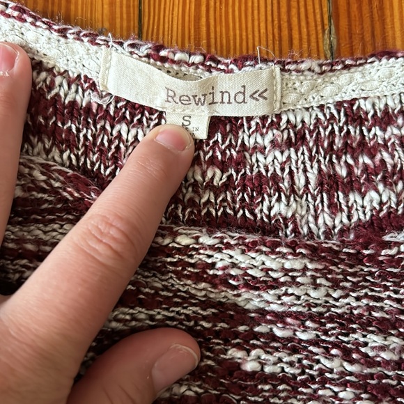 Red and white with lace sweater - Picture 2 of 6